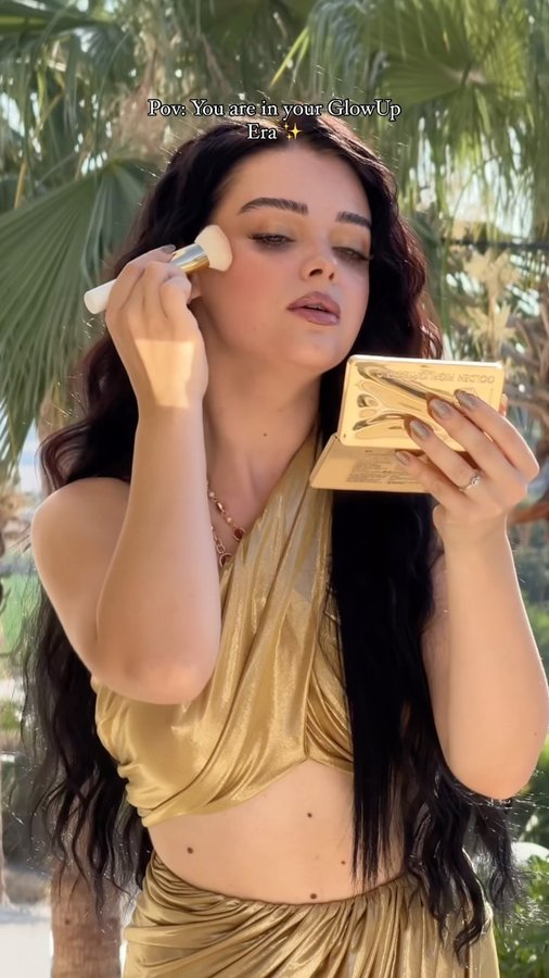 Instagram post by @_idareen_ for Nana Jacqueline. Caption reads: [...] ✨💛 When i seen this Amina Set on....