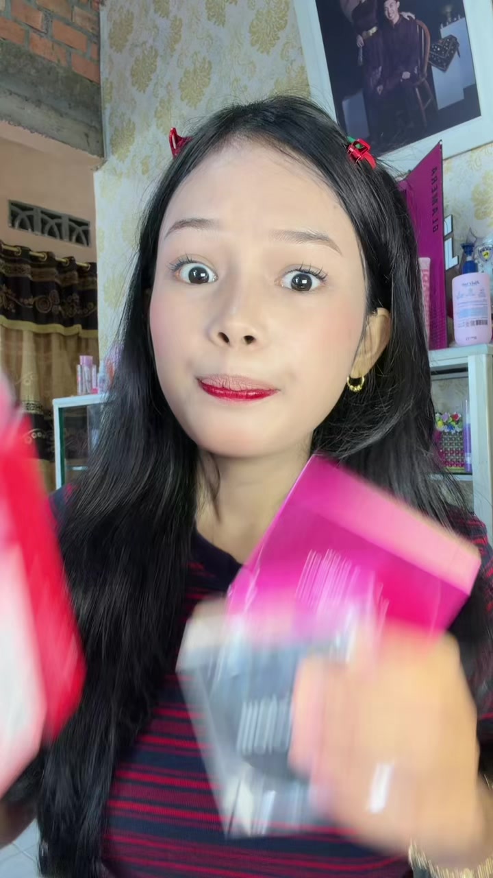 TikTok post by @juliaakasiih for thinkyup.id. Caption reads: kalian teh serius gamau juga?! @thinkyup.id....