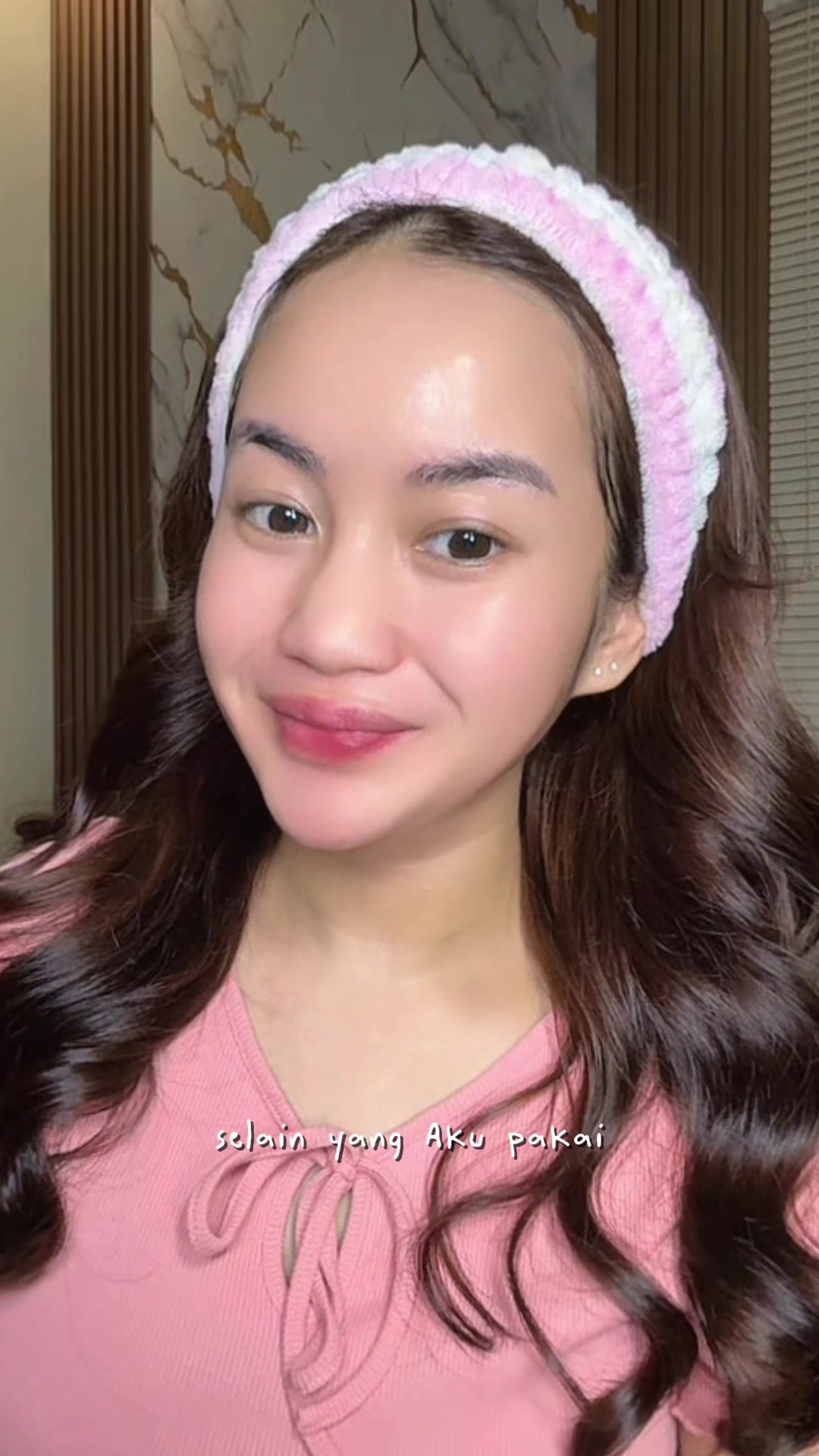 TikTok post by @rdiaaans for Hanasui. Caption reads: [...] tapi beneran seWOW itu glowingnya 😍....