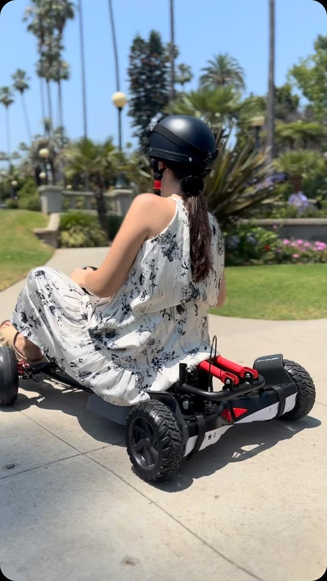 Instagram post by @esraurn for HYPERGOGO. Caption reads: @hypergogoofficial 🏁🏎️ for a new experience.