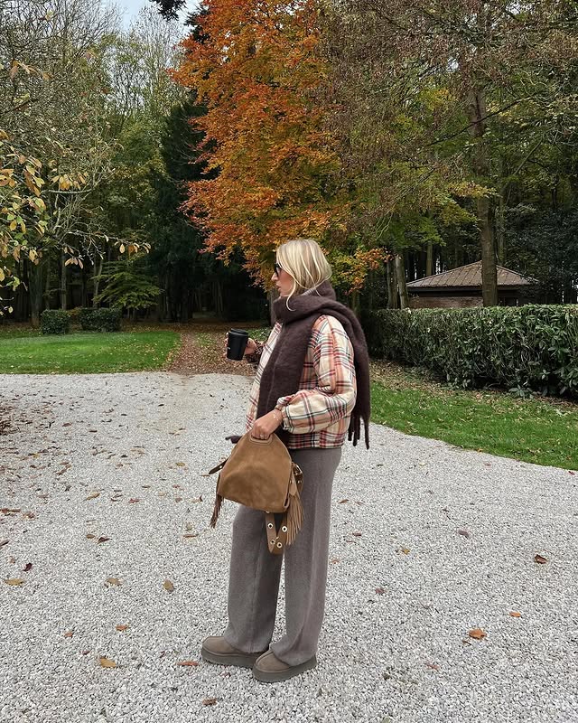 Instagram post by @mmequeenb for Bellerose. Caption reads: a week-end of november in this cosy place....