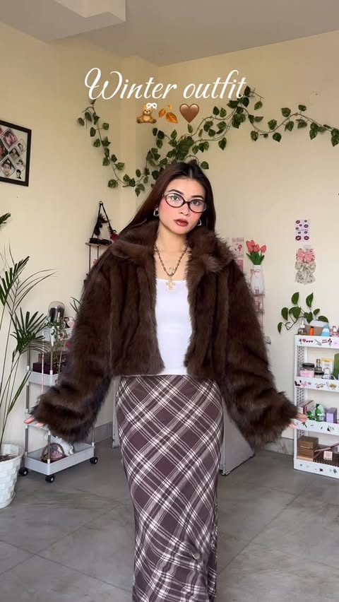 Instagram post by @sapnakatuwal_27 for Savana. Caption reads: [...] early! 🎄Up to 80% OFF on everything at....