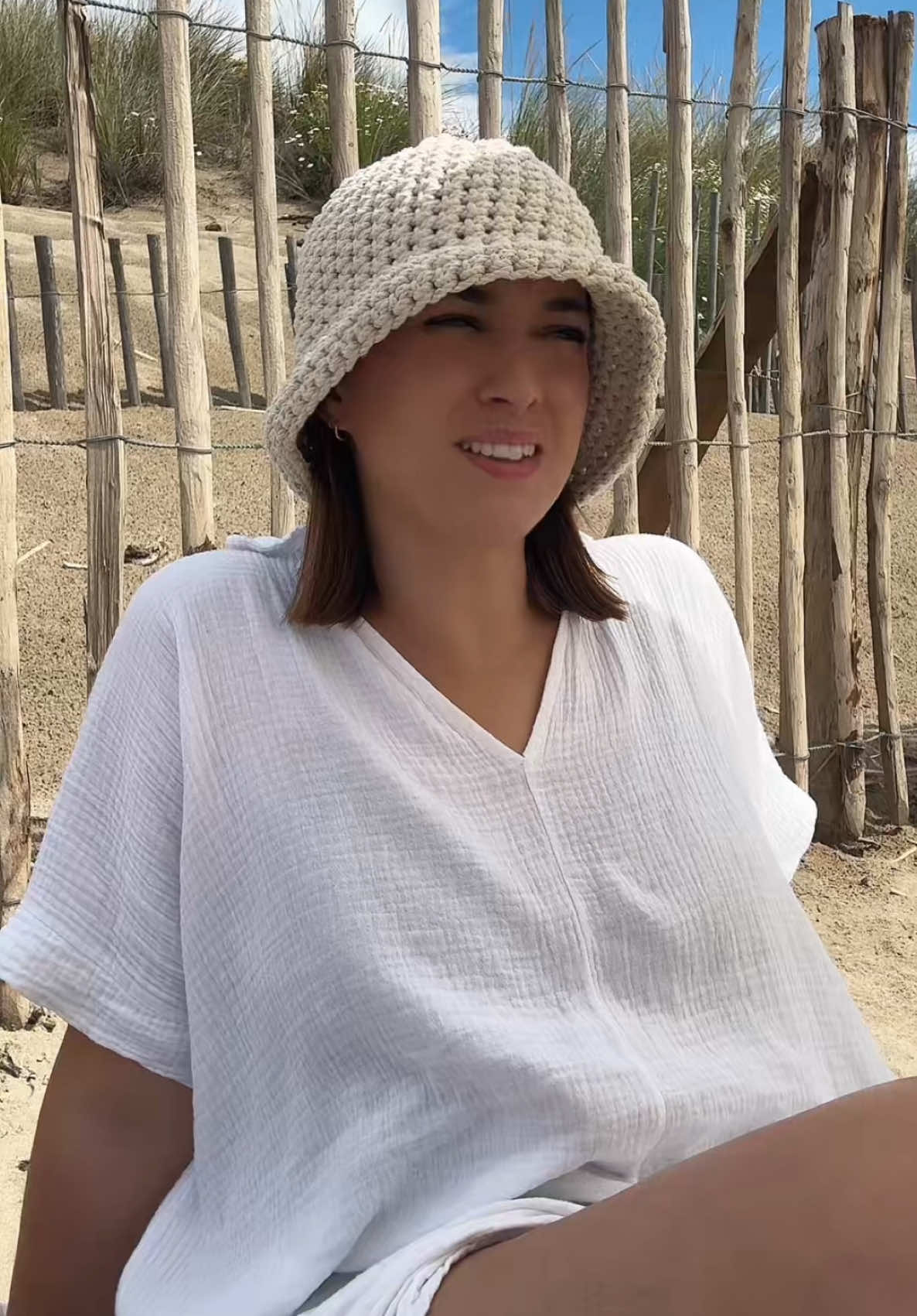 TikTok post by @caniram for Avène. Caption reads: pov : tu vas à la plage avec bébé 🏖️et maman....