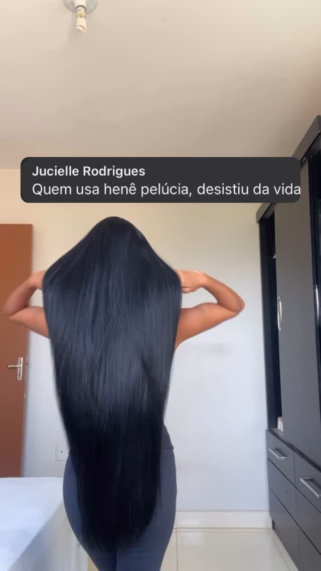 Instagram post by @indiahenezada for Embelleze. Caption reads: [...] que uso Henê🥱 #hene #henêembelleze....