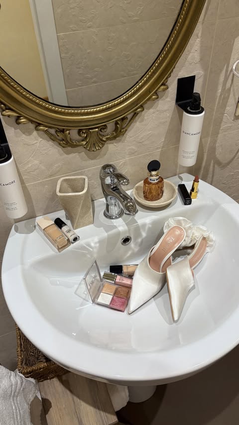 Instagram post by @notessie for BABYBOO FASHION. Caption reads: [...] 
　
*giftedby / wearing @babyboofashion....