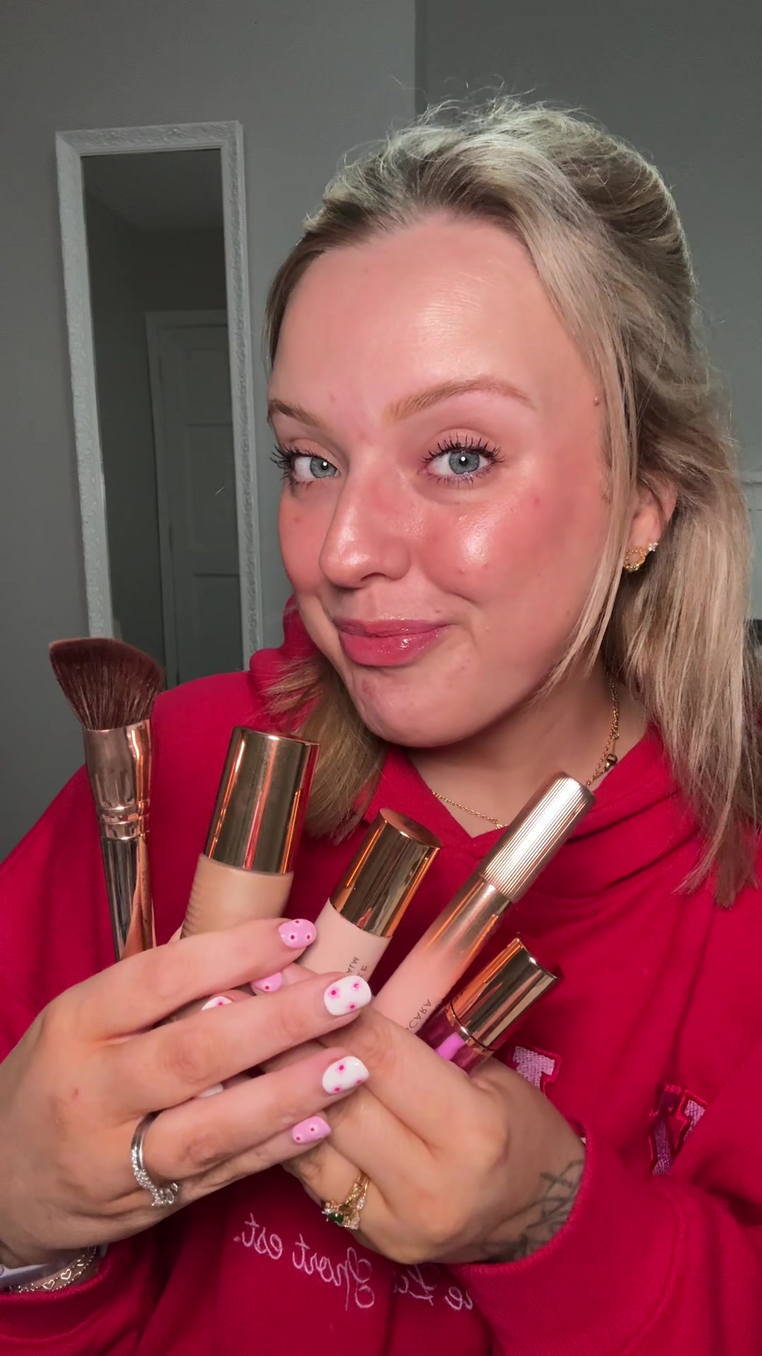 TikTok post by @annacrawfordx for Bellamianta. Caption reads: [...] this bundle for valentines 🫶🏼💕✨....