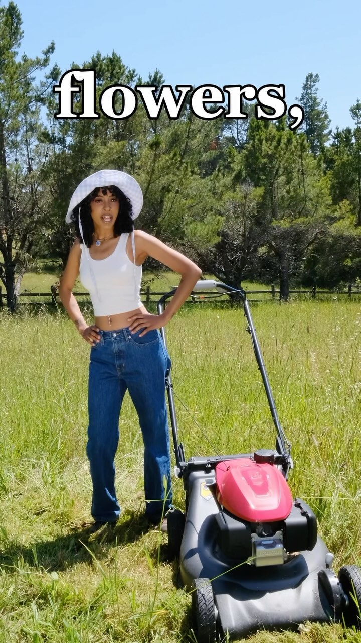 Instagram post by @jennelle.eliana for Secret Deodorant. Caption reads: Mowed the lawn and still smelling fresh....