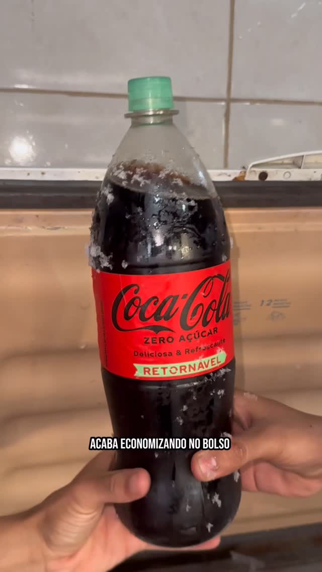 Instagram post by @iae.break for Coca-Cola Brasil. Caption reads: Almoço de cria pede Coca-Cola geladinha, né?! E se....