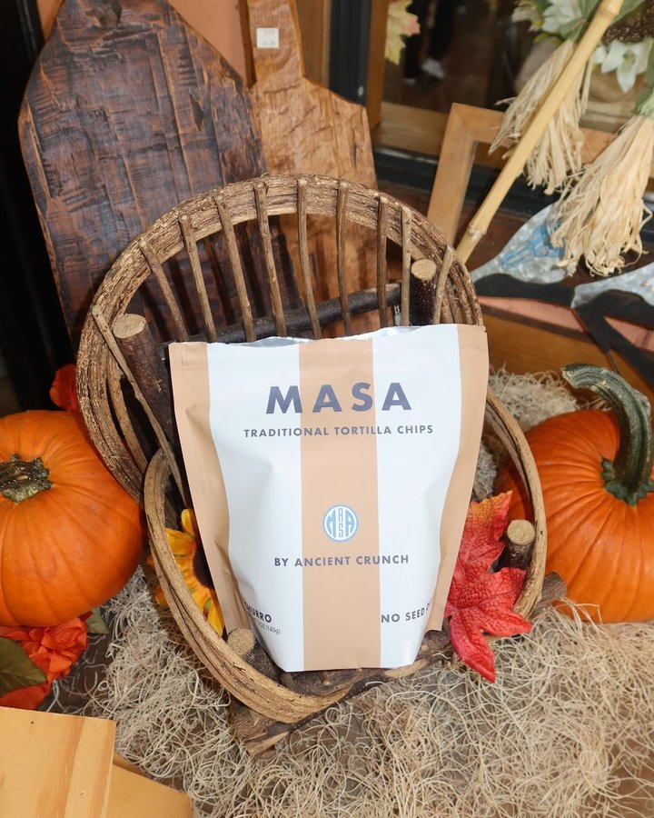 Instagram post by @macromamiii for MASA Chips. Caption reads: [...] my code: LORENA at checkout !! #masa....