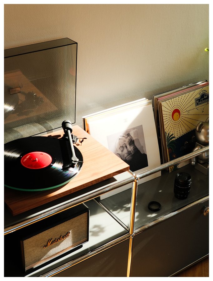 Instagram post by @smnstr_ for Wall of Art. Caption reads: Tuesday details 💆🏼‍♂️ [anzeife|ad]

#interior....