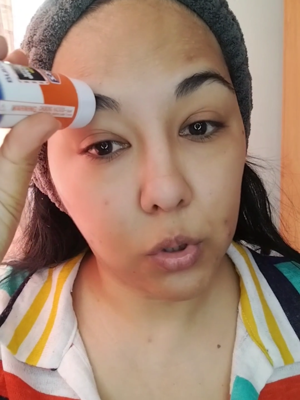 TikTok post by @makeupandnailsjazz for Beaueye. Caption reads: [...] Productos utilizados  💙 Pupilante azul....