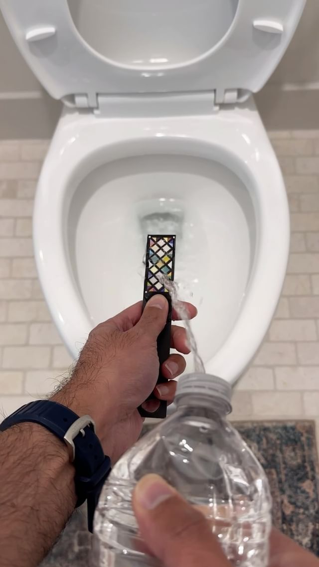 Instagram post by @simplysalfinds for Vivoo. Caption reads: #vivoopartner Real-time wellness insights in 90....