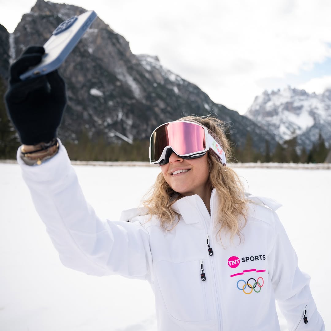 Instagram post by @amyjoywilliams for discovery+. Caption reads: [...] switched to snow ❄️! Thanks @tntsports....