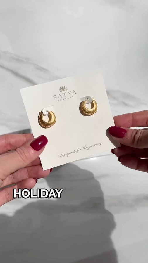 Instagram post by @itsalexischristine for Satya Jewelry. Caption reads: [...] #ad ✨I couldn’t be happier with....