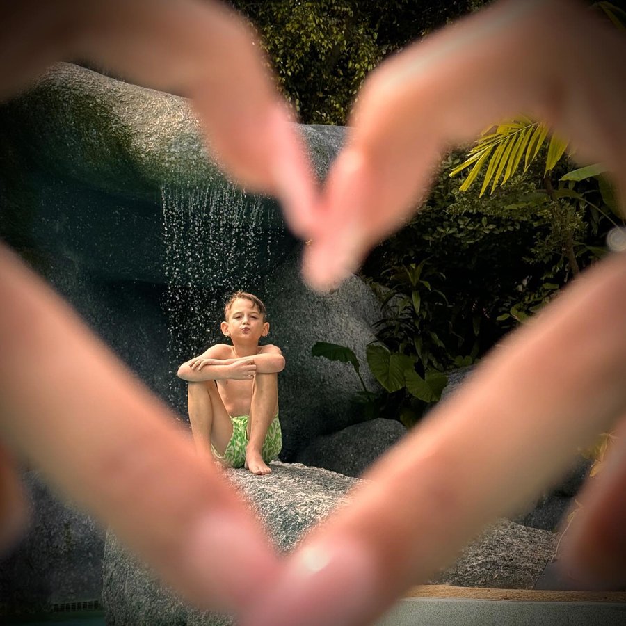 Instagram post by @oneandahalfvriesl for Tourlane. Caption reads: [...] #warm #sun #germany #winter #cold #snow....