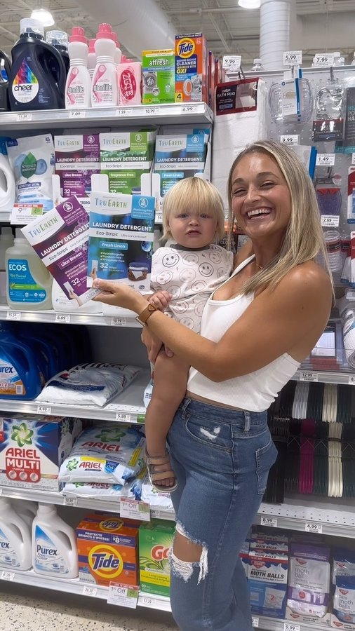 Instagram post by @brookeeewoods for Tru Earth. Caption reads: #AD Did you know an alternative existed from those....