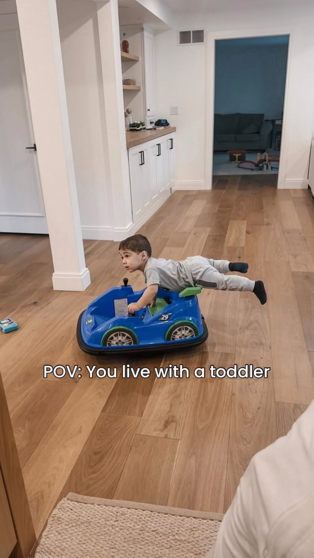 Instagram post by @simplyhealthymama for Country Living. Caption reads: Watch until the end🤣
.
.
#motherhood....