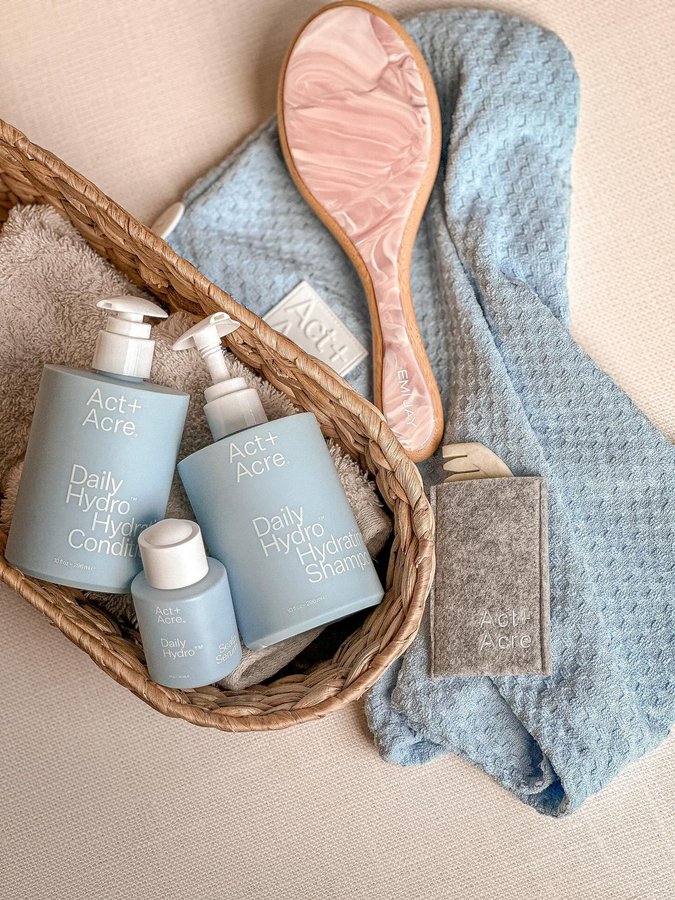 Instagram post by @iga_justdre for ActandAcre. Caption reads: [...] Daily Hydro™  Hydration System from....