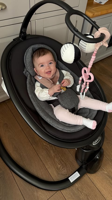 Instagram post by @di.dka_ for Graco. Caption reads: [...] so this is the sway n grow swing from Graco.....