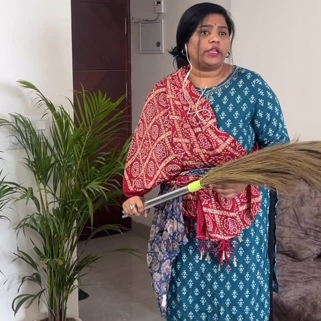 Instagram post by @pandeyniti for Airtel. Caption reads: #Ad Kya aapki maid bhi karti hai aapko aise....