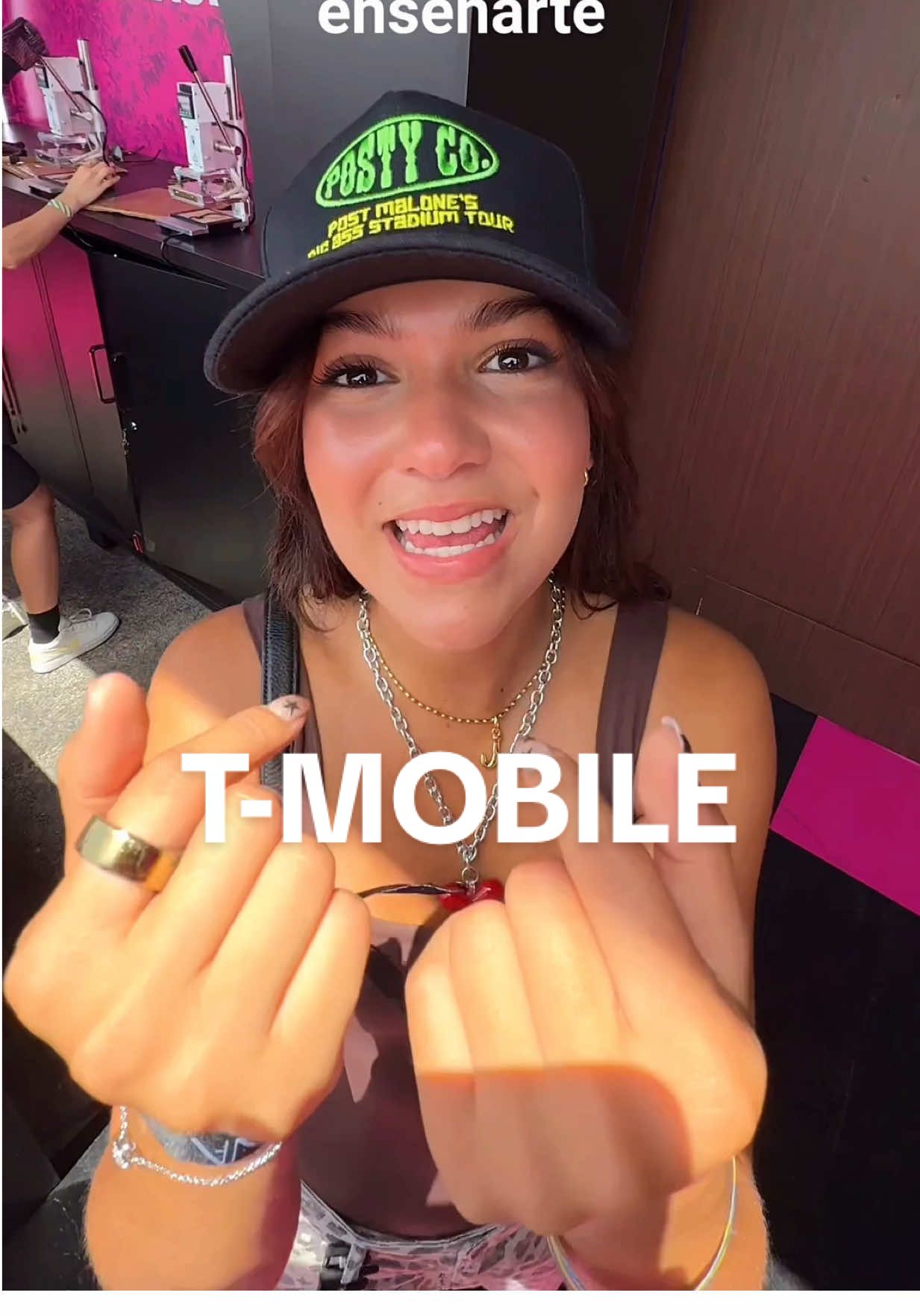 TikTok post by @jess.judith for T-Mobile. Caption reads: por favor miren todos los perks que hay siendo....
