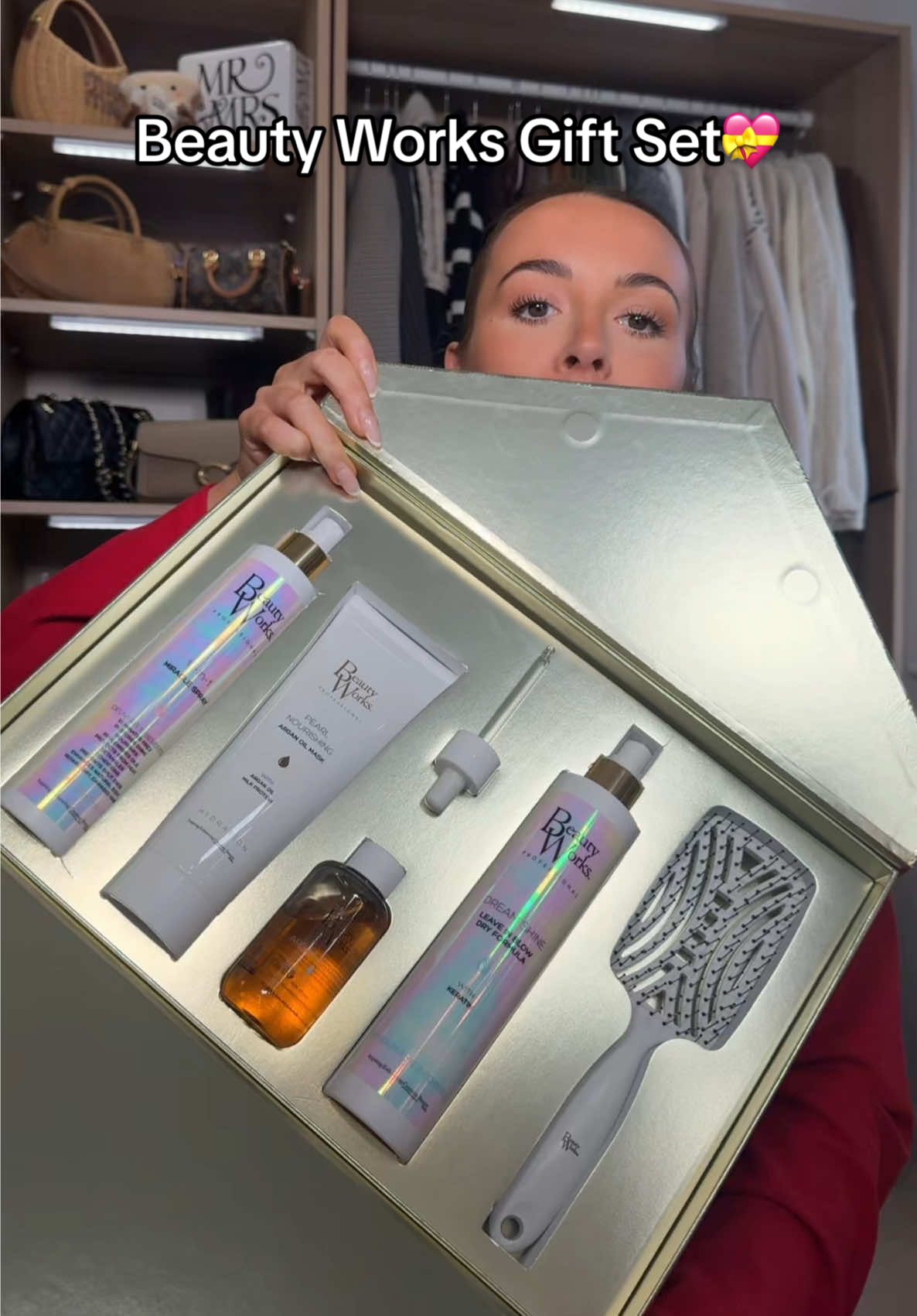 TikTok post by @chelseaathomass_ for BeautyWorks. Caption reads: [...] Set is Unreal!💇🏽‍♀️ @Beauty Works....