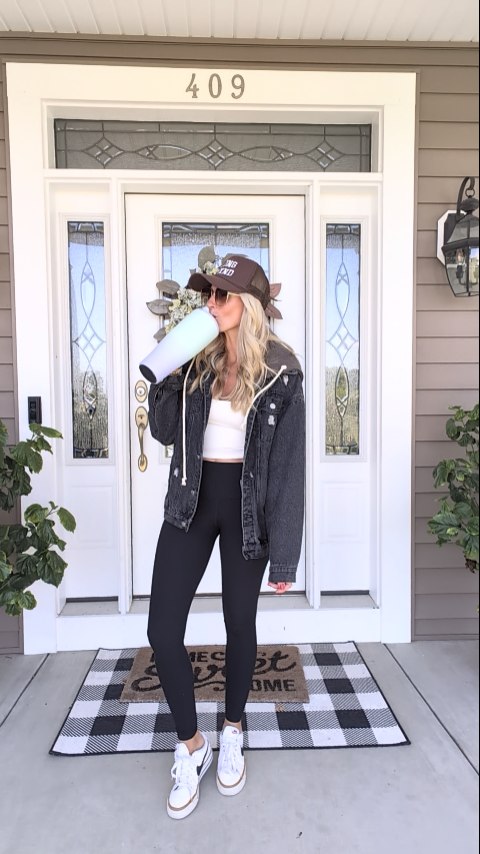 Instagram post by @righthereathome for Pink Lily. Caption reads: It's a sprint not a marathon 😆😆
Comment sports....