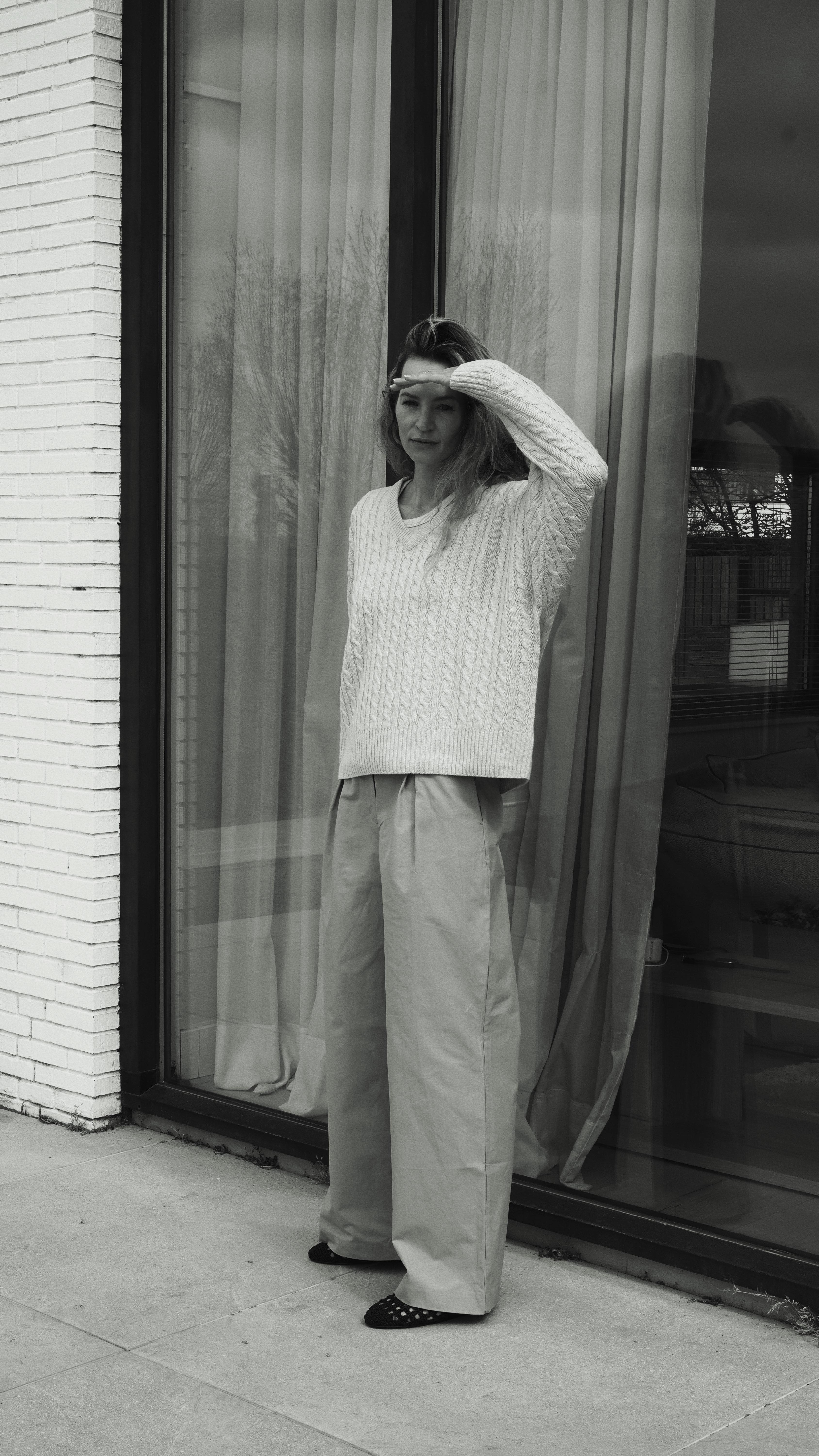 Instagram post by @anoukyve for Jenni Kayne. Caption reads: [...] blending in I’m wearing full @jennikayne I....