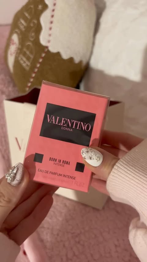 Instagram post by @helin.alena for Valentino. Caption reads: Spending New Year’s Eve with @valentino.beauty....