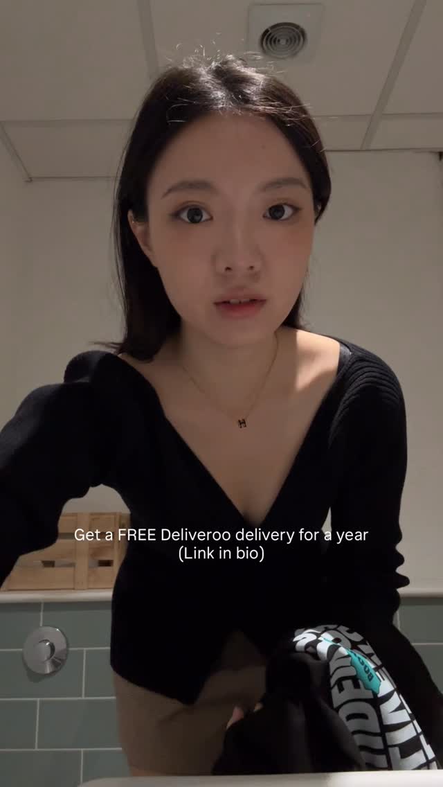 Instagram post by @fl112c for Deliveroo. Caption reads: FREE Deliveroo for a year? (Link in my....