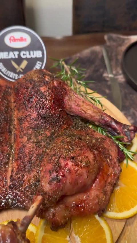 Instagram post by @hardy_on_fire_bbq for Kamado Joe. Caption reads: Ad: Weihnachtsessen vom Kamado Joe🔥

Spoiler❗️ Es....