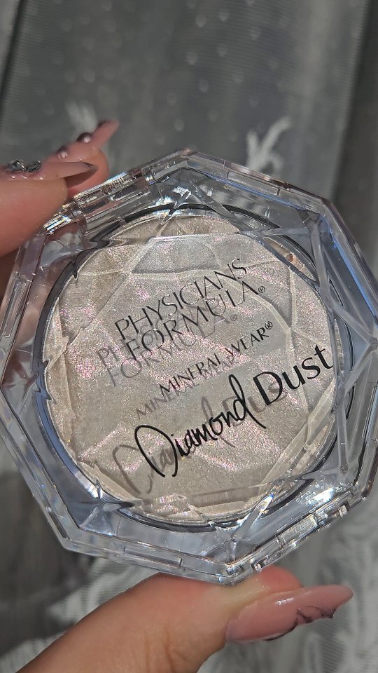 Instagram post by @vousmango for Physicians Formula. Caption reads: 💎 Diamond ASMR....