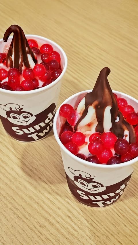 Instagram post by @rockmom__ for Jollibee. Caption reads: ☀️ A sweet, delightful @Jollibee treat to beat the....