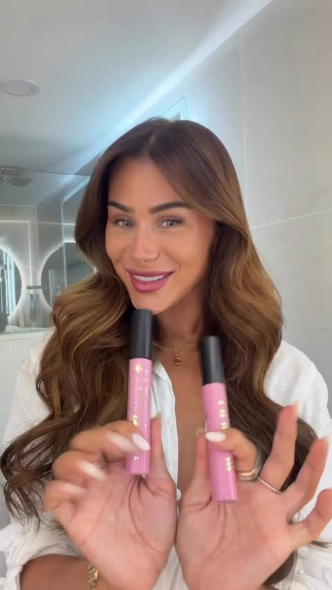 Instagram post by @yasmindevonport_ for Milani Cosmetics. Caption reads: my fave go to mascara!! @milanicosmestics....