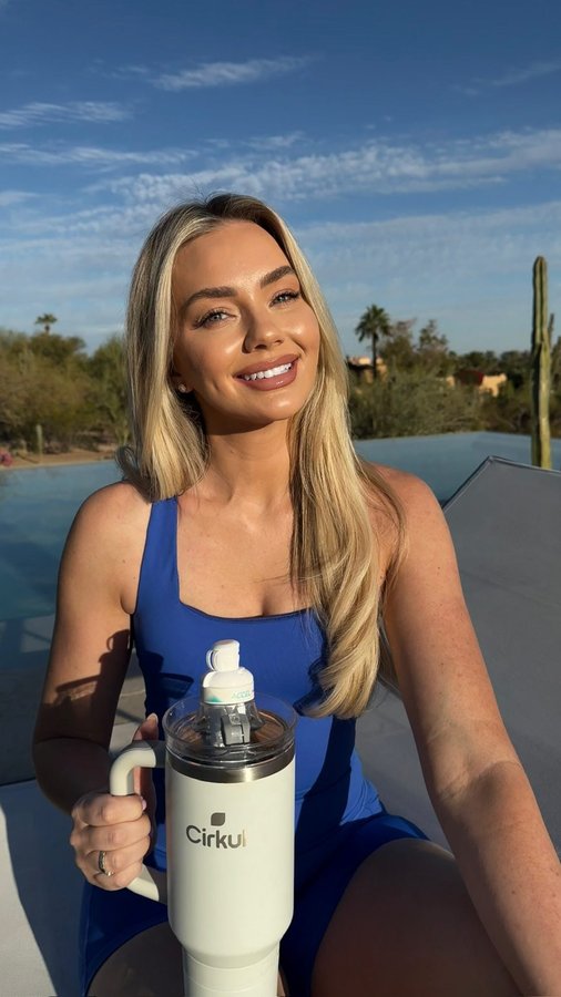 Instagram post by @chelseafreeman5 for Cirkul. Caption reads: Loving my @drinkcirkul bottle especially for on....