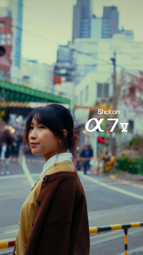 Instagram post by @amandakhoo for Sony Singapore. Caption reads: [...] entirely on the Sony α7 V....