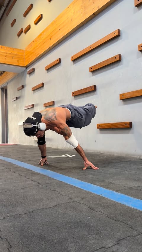 Instagram post by @eryc_ortiz for Optimum Nutrition. Caption reads: Fueled by @optimumnutritionarabia ⛽️⚡️....