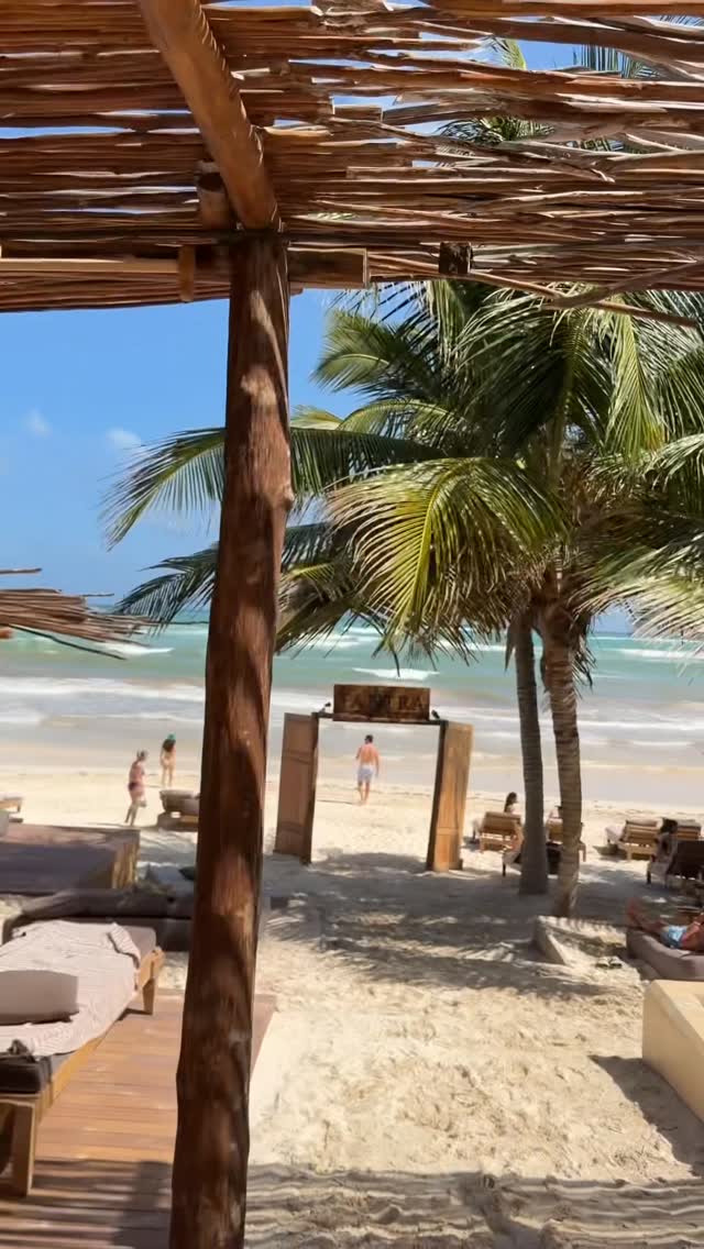 Instagram post by @_laurenkwood for Airalo. Caption reads: [...] having fun travelling the world with @airalo....