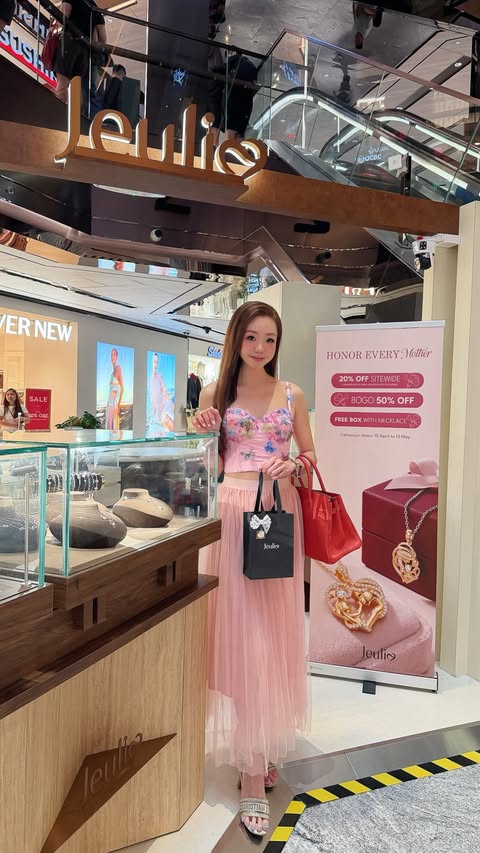 Instagram post by @sharonachia for SG Tastemakers. Caption reads: Walked into @jeulia.sg “just to browse”… walked....