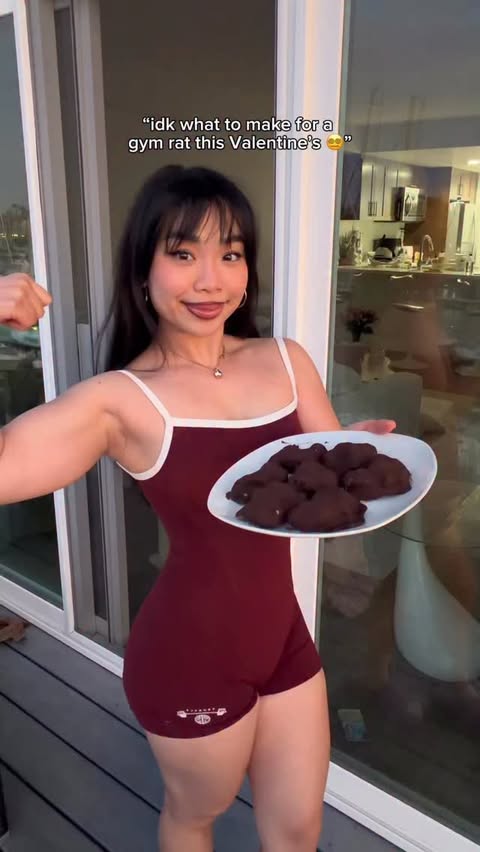 Instagram post by @lilbignanc.fit for MyProtein. Caption reads: [...] 🍓🍫 but first! use code LILBIG to get....