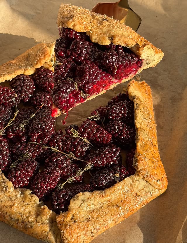 Instagram post by @eatsbyellaa for Driscoll's. Caption reads: [...] cold water 160g fresh blackberries....