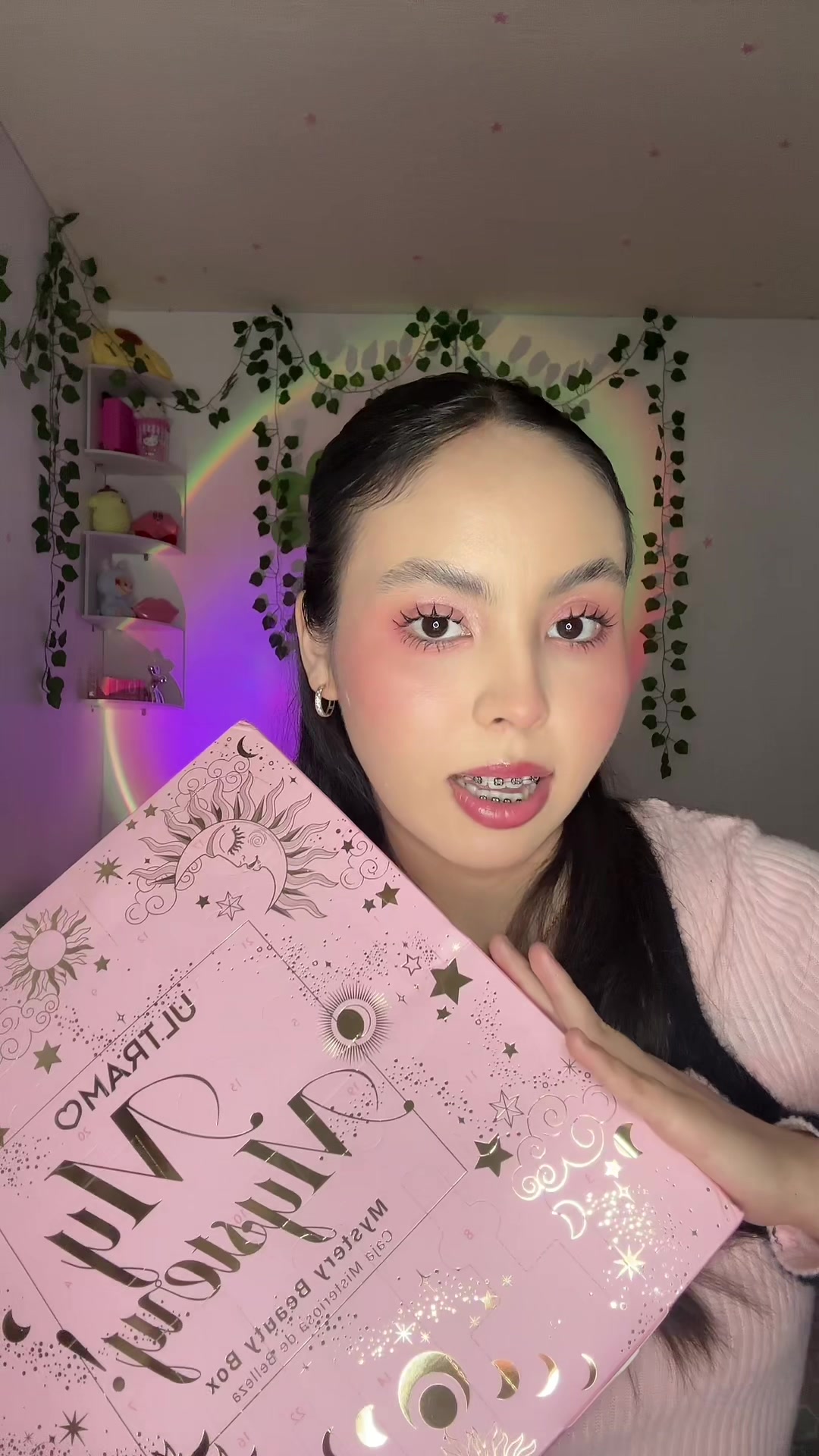 TikTok post by @taniabeauty__ for Ultramo. Caption reads: Calendario de adviento Ultramo🩷 @Ultramo-Selected....