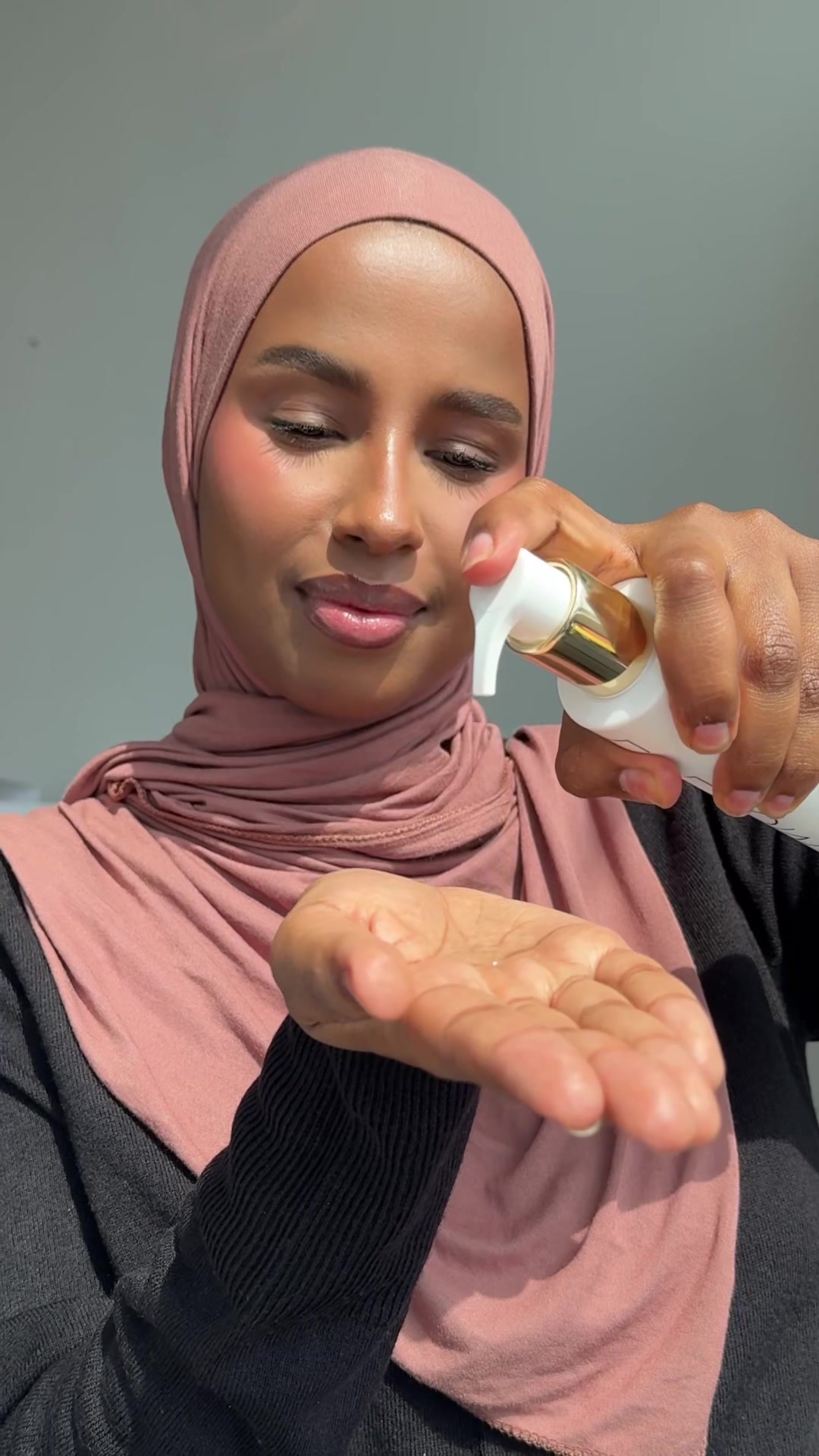 TikTok post by @yasminsartistry for EVE LOM. Caption reads: [...] feeling super hydrated and nourished - EVE....