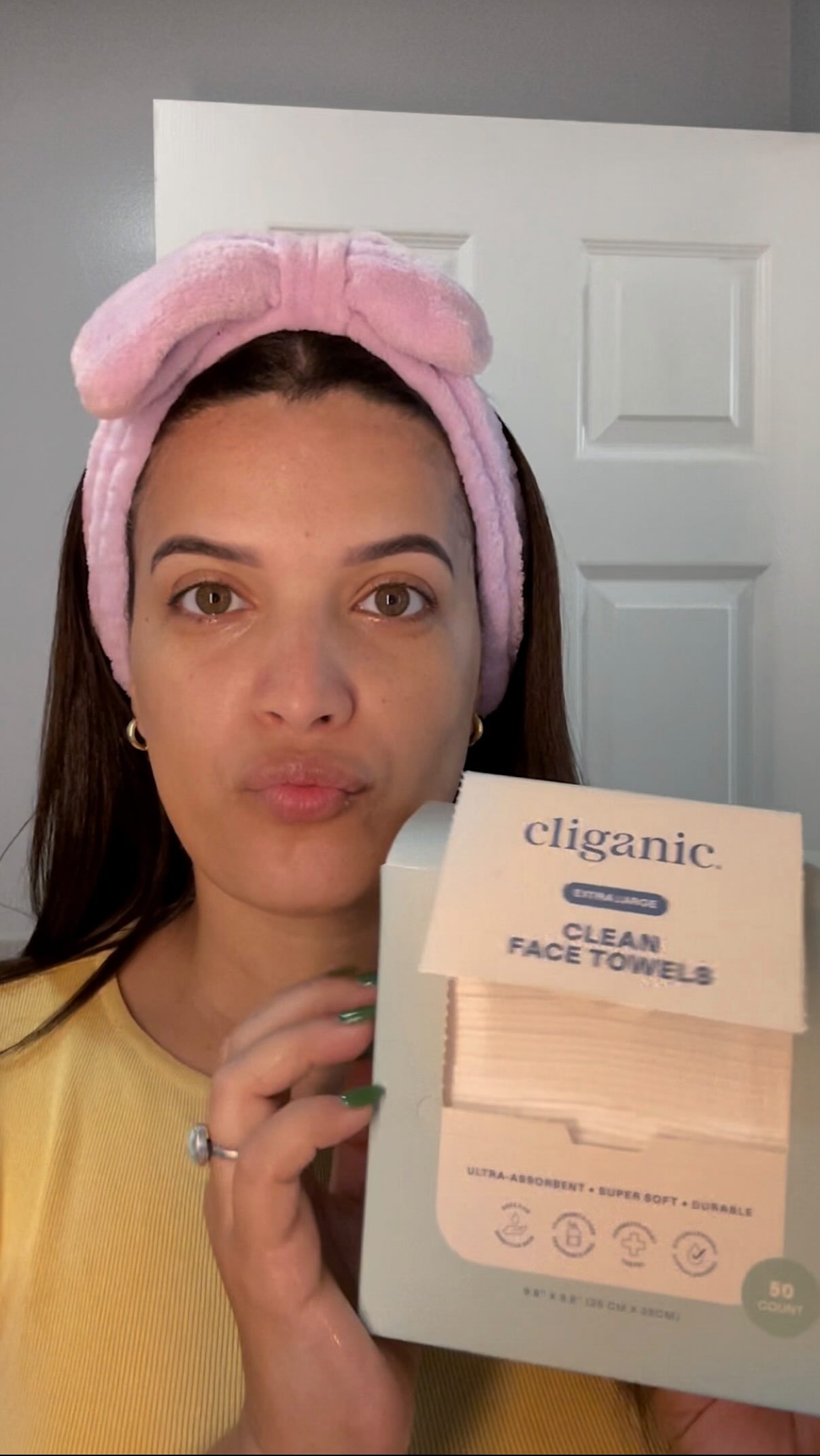 Instagram post by @bralmarys for Cliganic. Caption reads: [...] hipoalergénicas y suavecitas de @cliganic ✨....