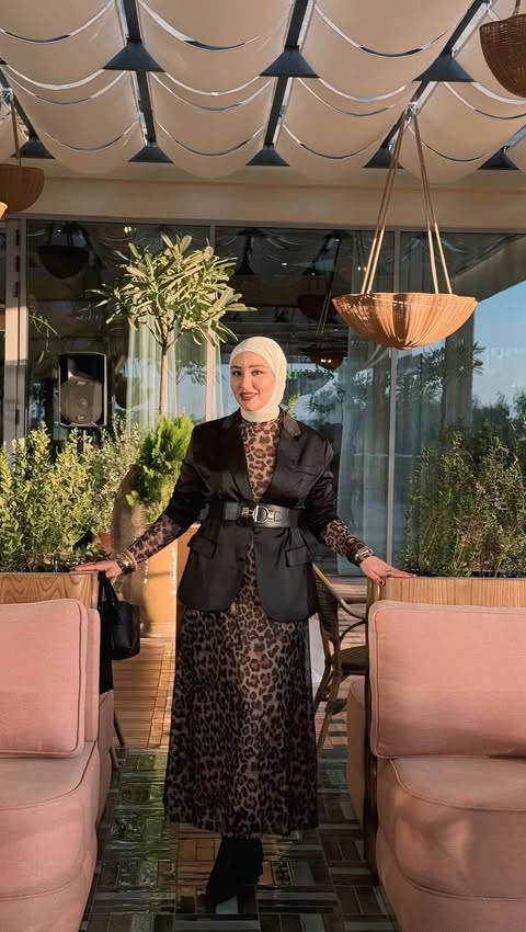 Instagram post by @esra.hisham for MoneyGram. Caption reads: [...] app, create your account, transfe via....