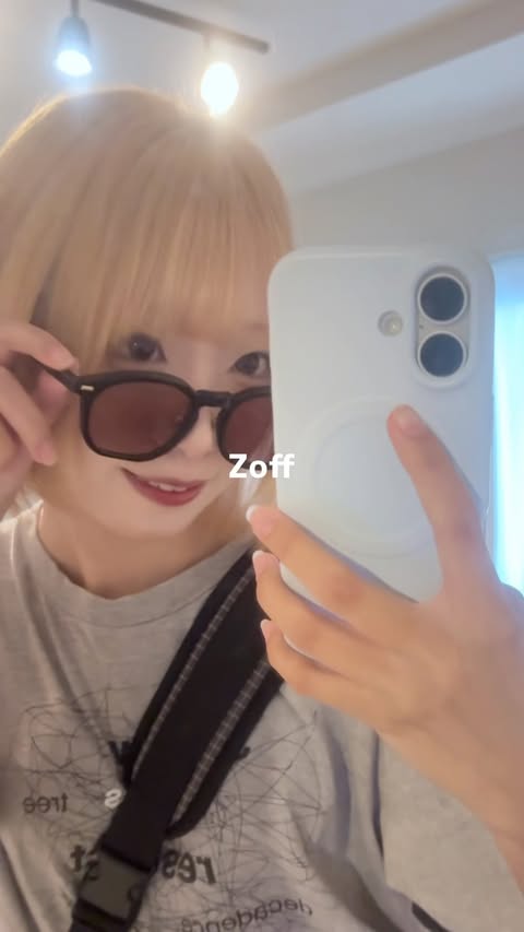 Instagram post by @__calciuum for Zoff. Caption reads: my favorite eye wear💭 最近お気に入りの @zoff_eyewear....