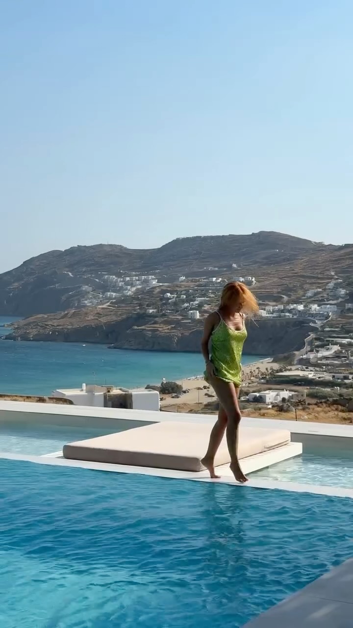 Instagram post by @andreabelverf for Grey Goose. Caption reads: En colaboración pagada con @greygoose 
If this was....