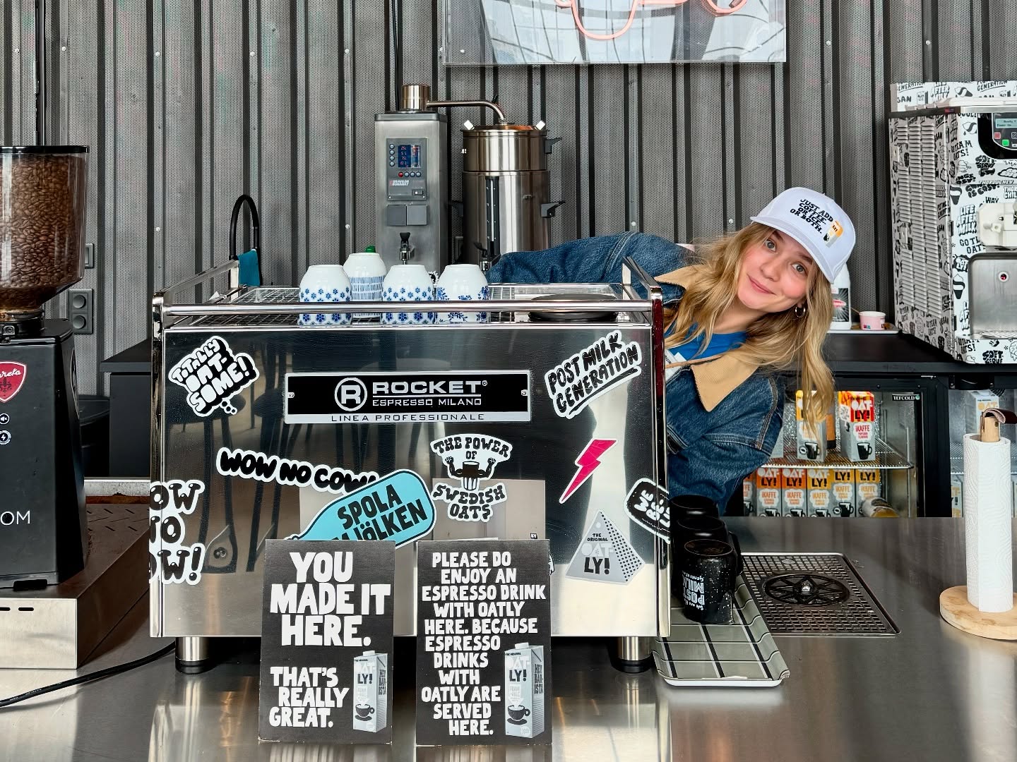 Instagram post by @leajplf for Oatly. Caption reads: c’est de la folie parce qu’Oatly nous ont ouvert....