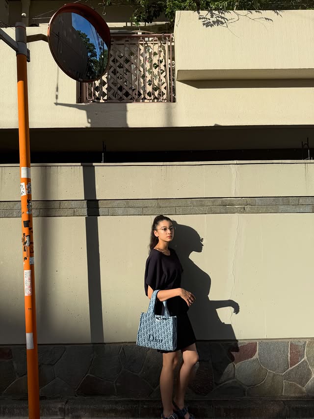 Instagram post by @htminute.gram for Zoff. Caption reads: [...] @dior 🫗🧴🪞 sunglasses @__nagomi32__ ×....