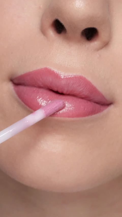Instagram post by @ashleykaylamakeup for BUXOM Cosmetics. Caption reads: Cute baby pink lip combo I used the....